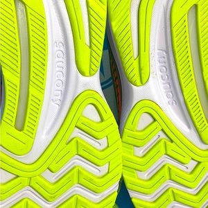 NEW Saucony Women's Guide 14 Running Shoe size 9